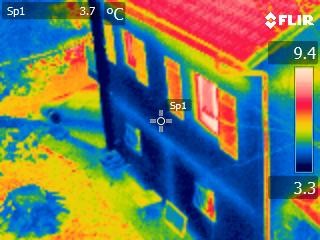 Exemple d'une thermographie infrarouge d'une maison isolée par l'intérieur 